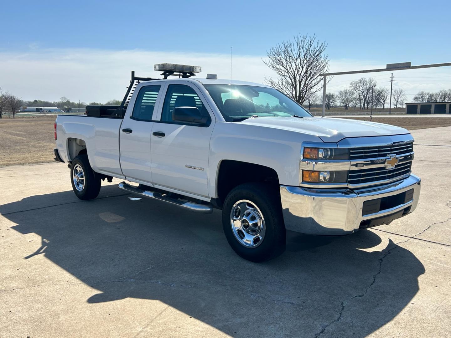 2015 White /Gray Chevrolet Silverado 2500HD Work Truck Double Cab 4WD (1GC2KUEB4FZ) with an 6.0L V8 OHV 16V CNG engine, 6A transmission, located at 17760 Hwy 62, Morris, OK, 74445, (918) 733-4887, 35.609104, -95.877060 - Photo#2